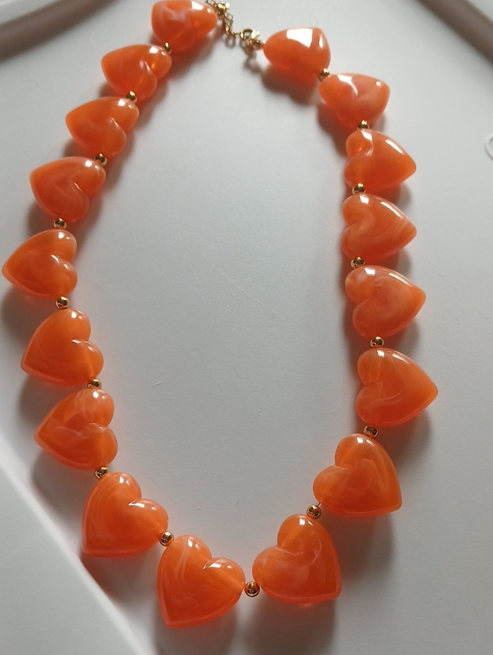 Fashion Jewelry Bright Orange Heart Necklace with Gold Beads